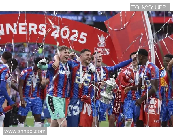 足球联赛激战正酣，全球顶级球队竞争激烈，球迷热情高涨各路豪门争锋共谱传奇