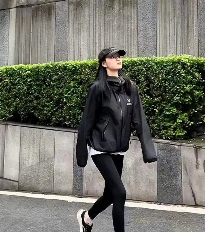 户外帐篷曾被央视点名的冲锋衣内幕！本钱300敢卖3000专割中产韭菜！(图1)