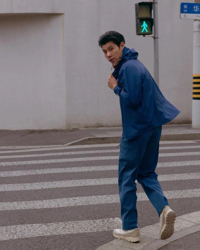 ng28南宫相信品牌力量本来丁禹兮蒋奇明也拿冲锋衣当“班服”？(图10)