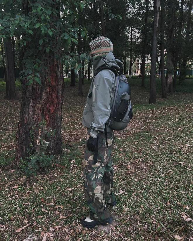 ng28南宫相信品牌力量本来丁禹兮蒋奇明也拿冲锋衣当“班服”？(图19)
